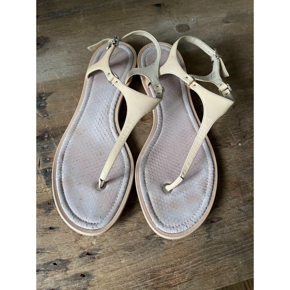 BRIAN ATWOOD Patent Trim Thong Sandals - Size 8.5 - Picture 1 of 6